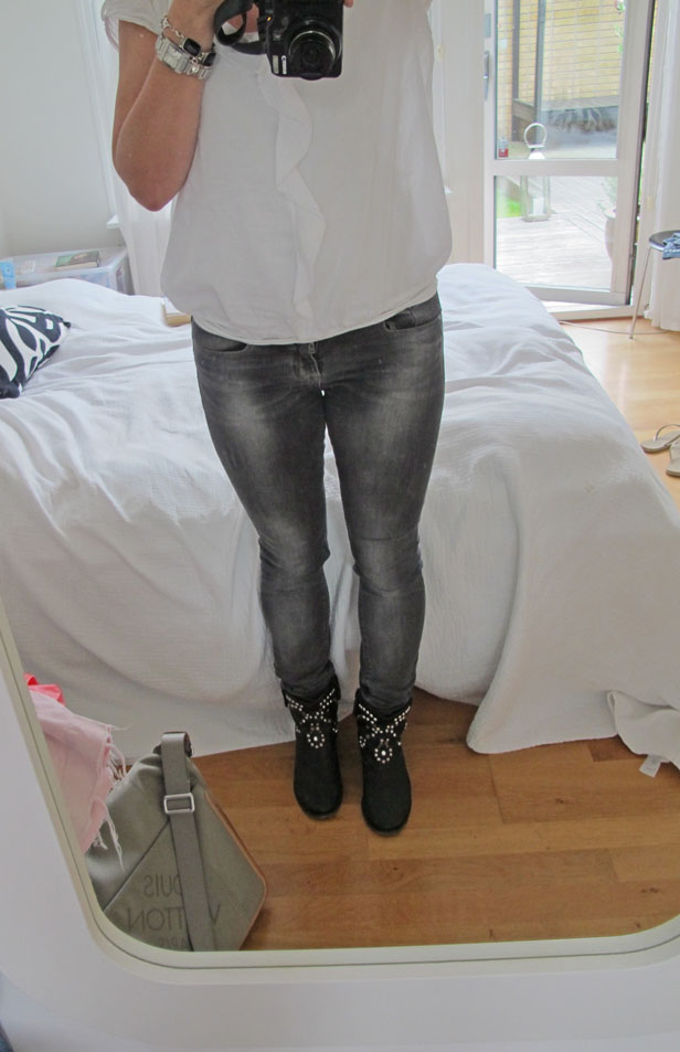 grey_jeans_zara_ruffled_top_boots_isabel_marant