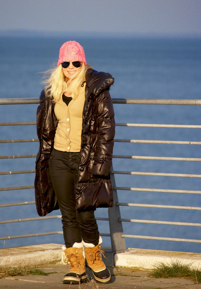 Outfit with down jacket and sorel caribou boots