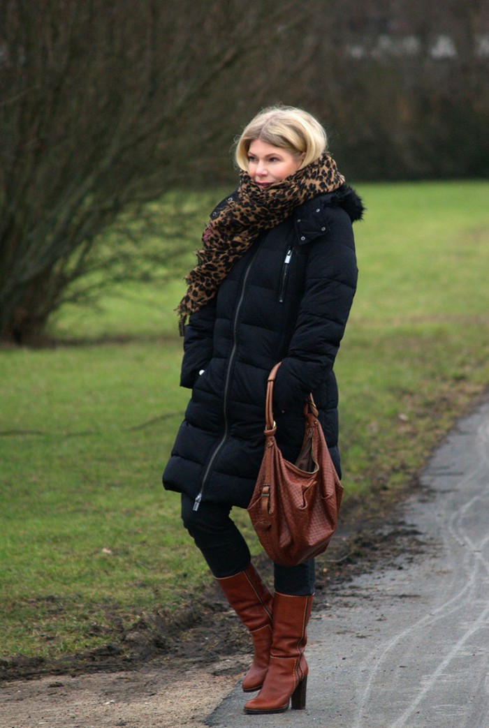 Down jacket in black, chloe boots and louis vuitton leopard scarf