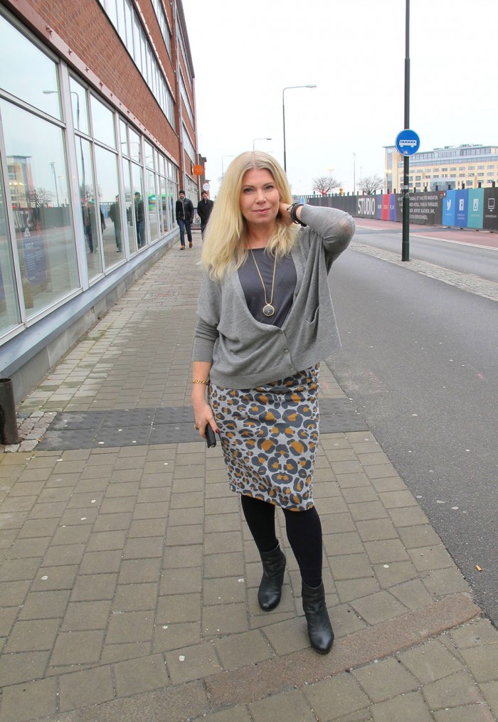 Grey outfit in a grey Malmö day