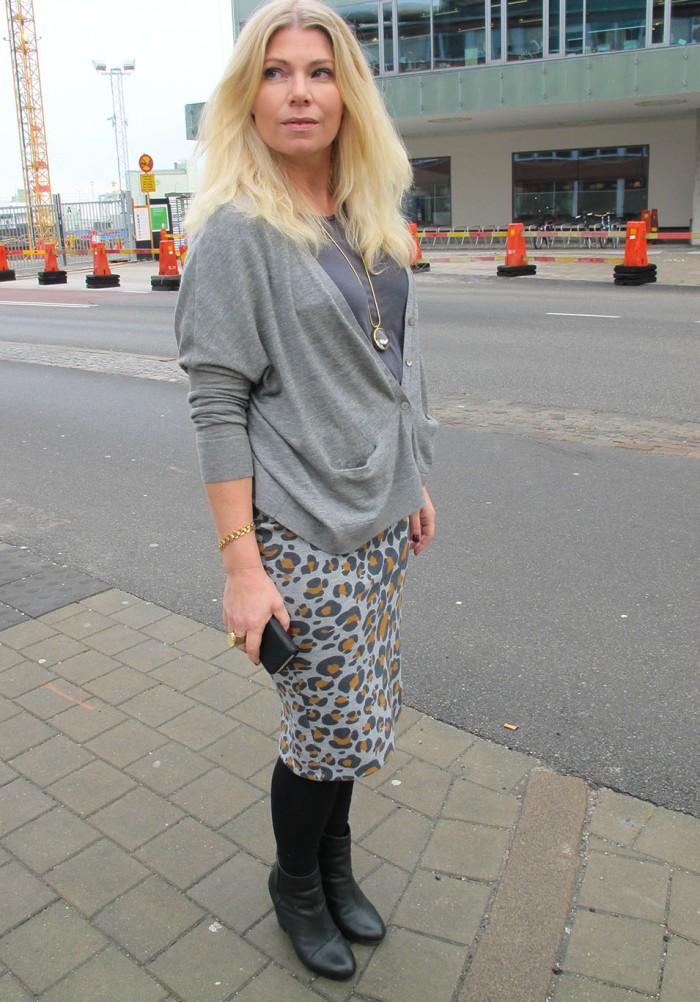 Grey cashmere cardigan, leopard pencil skirt and rag & bone newbury boots