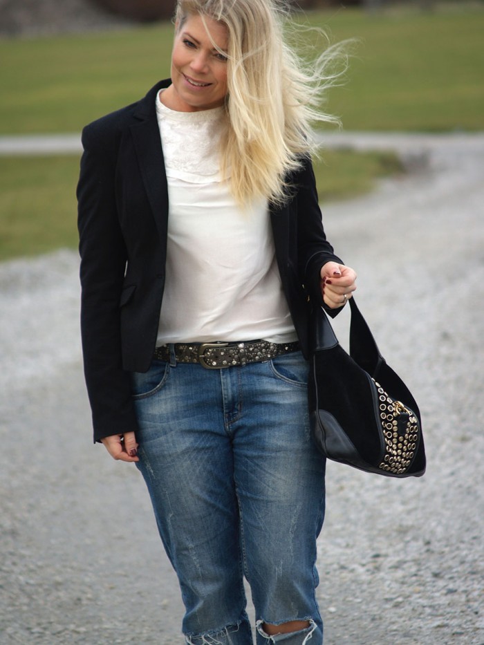 Blonde hair on soulcityguide blogger Annika