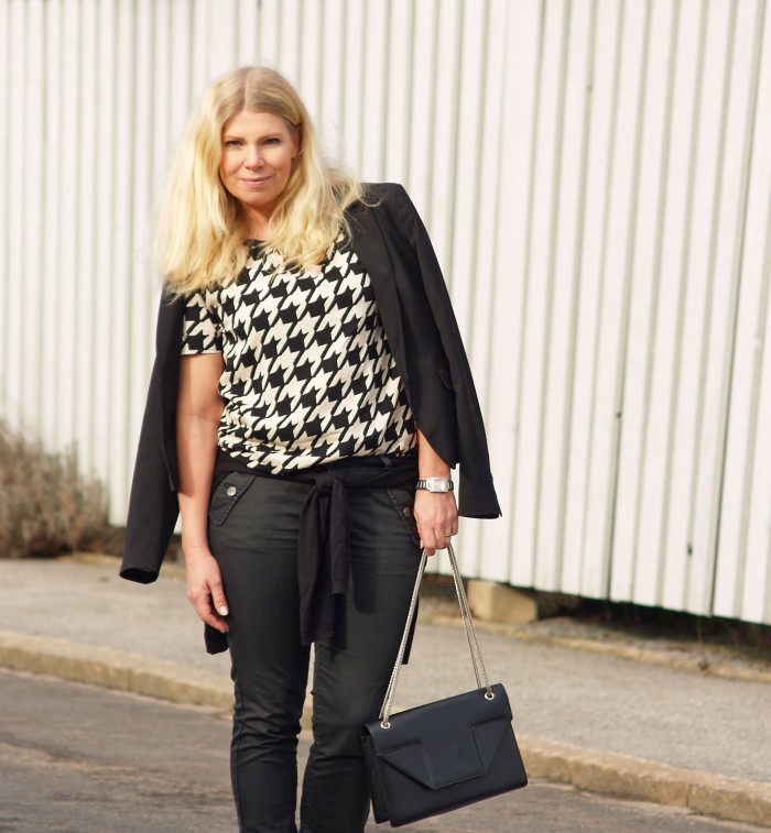 Black and beige blouse from Six Ames and a Betty bag from Saint Laurent