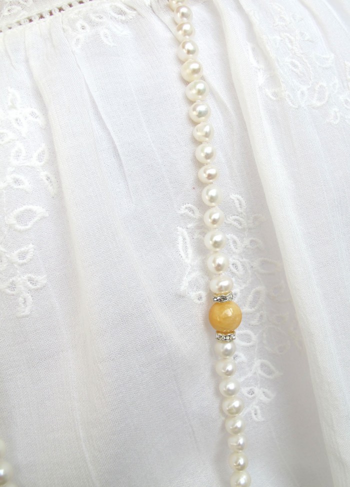 pearl necklace detail from dhipt