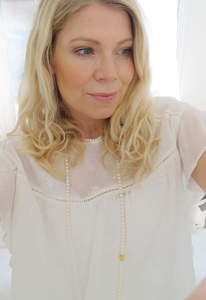 soulcityguide Annika in a zara blouse and dhipt pearl necklace