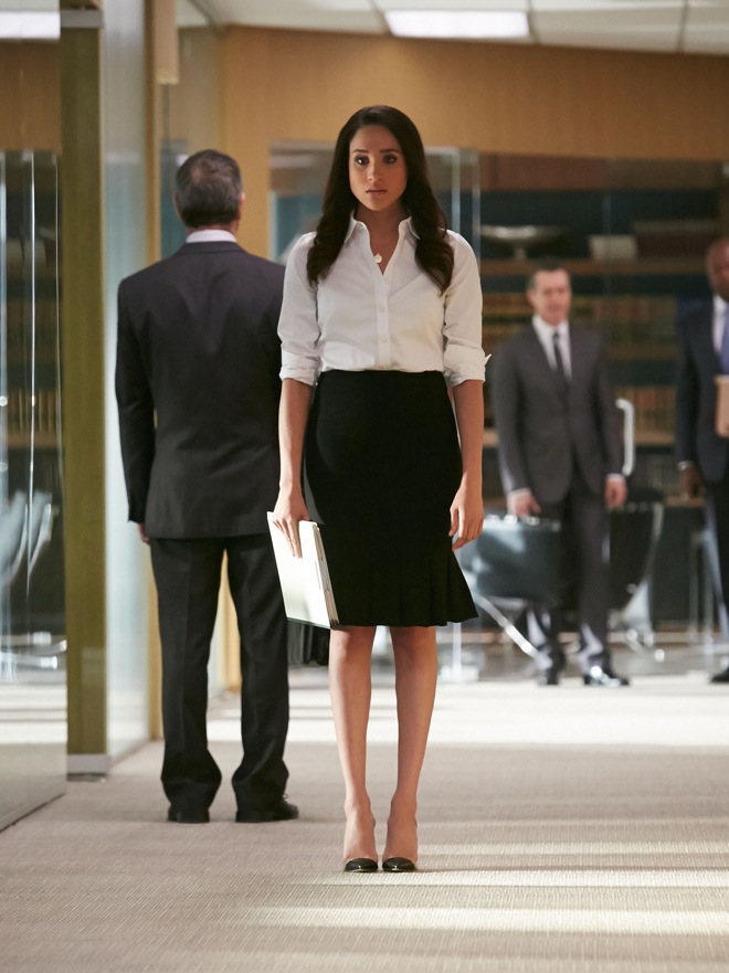 Rachel Zane in Suits outfit style pencil skirt