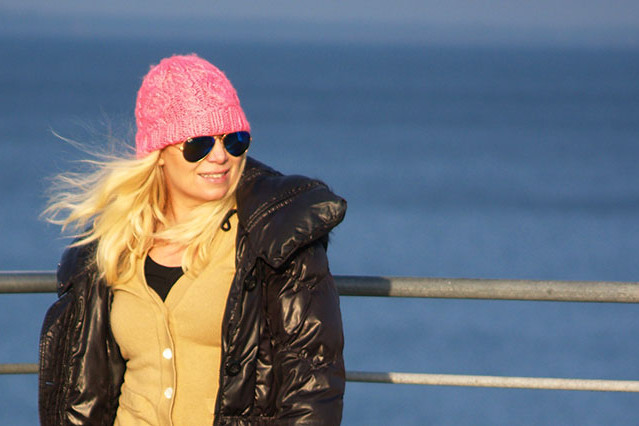 Pink neon beanie with ray-ban sunglasses in blue
