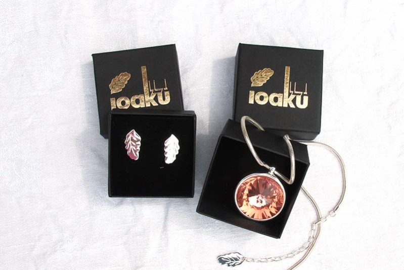 Ioaku zen amulet coral silver and leaf earrings